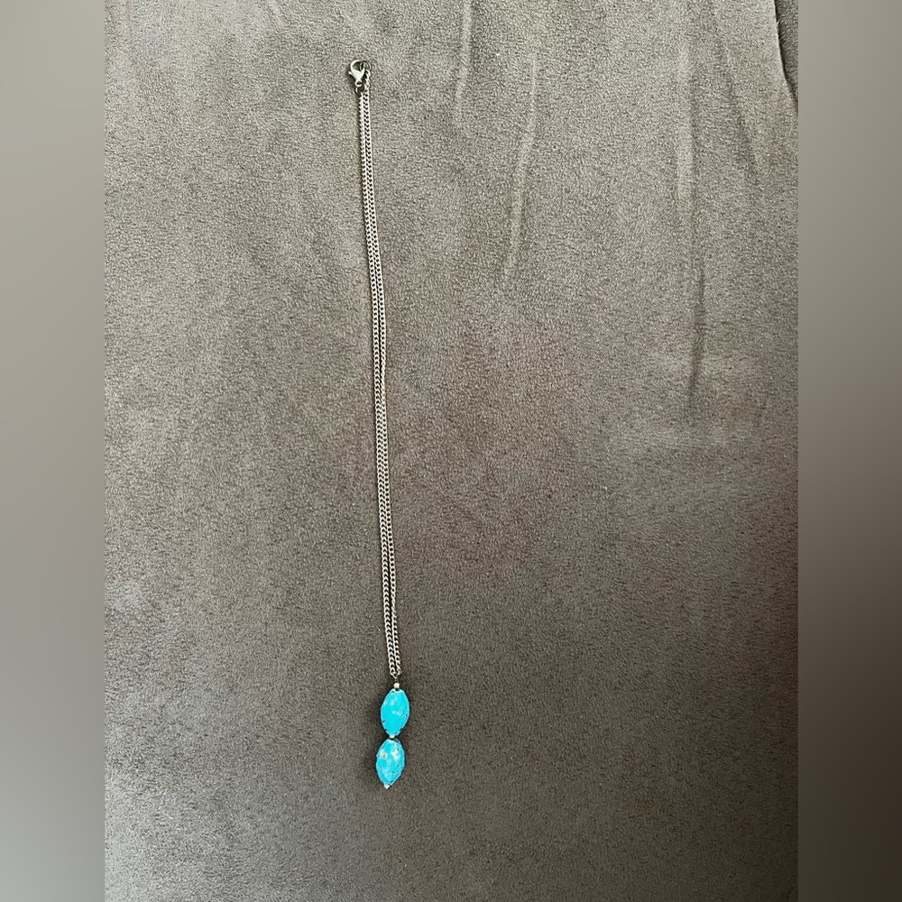 Elegant Necklace with Turqoise Blue Accents